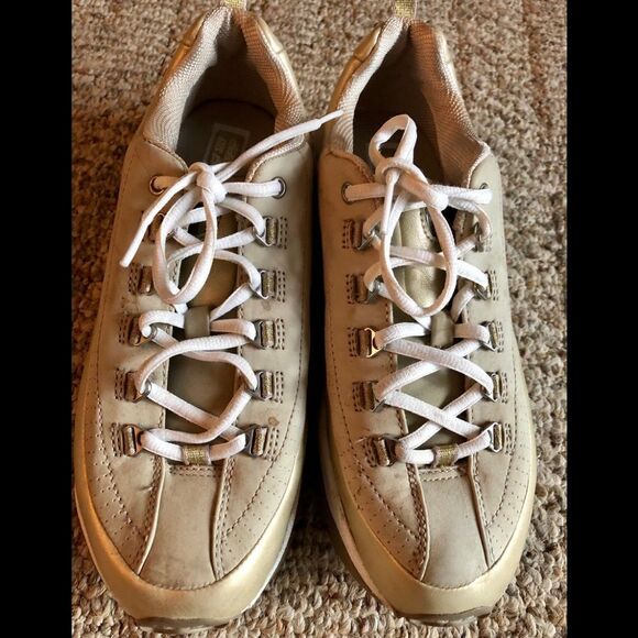 Nice comfortable Sketchers size 9.5. - Picture 1 of 4